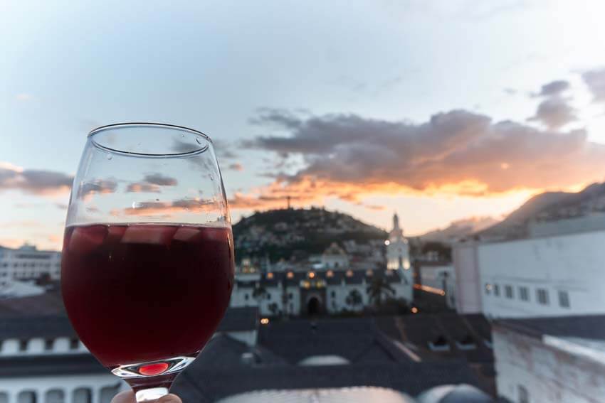 Uma noite nos bares dos telhados de Quito